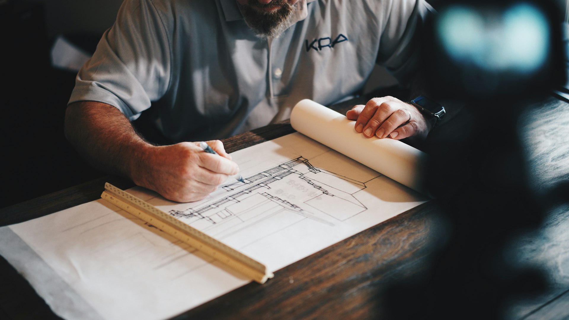 Équipe d'artisans en rénovation sur un chantier